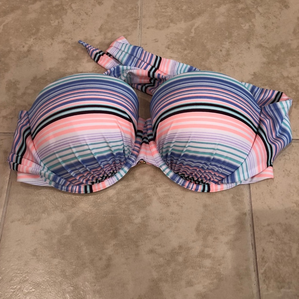 Victoria’s Secret 36D with underwire bikini top